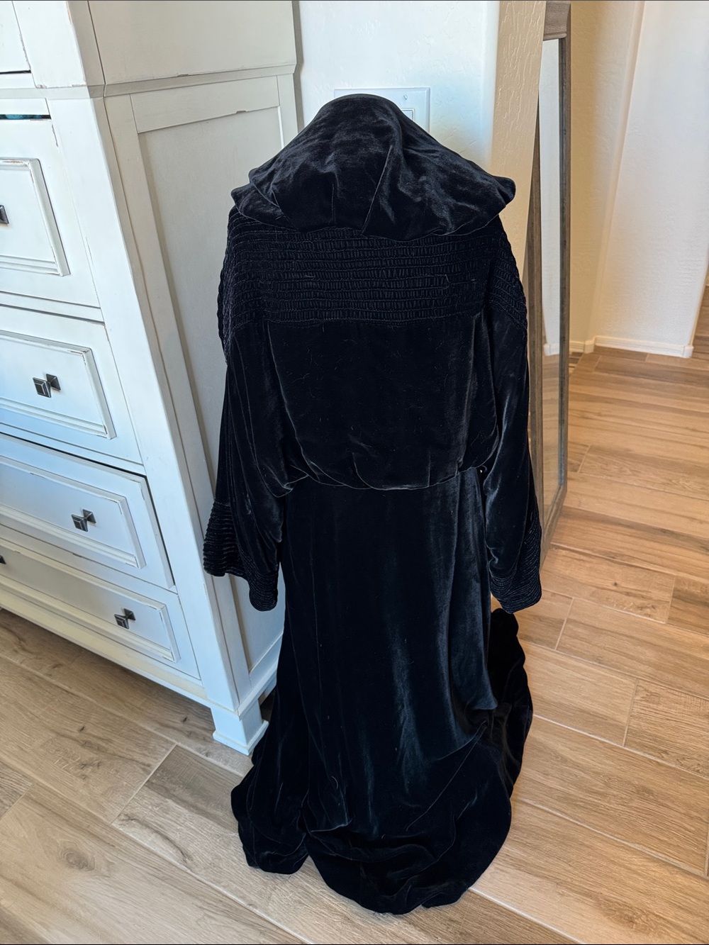 Vintage silk velvet hooded opera jacket - Picture 6 of 6